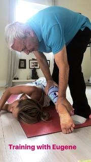 Kino MacGregor feet photo thumbnail
