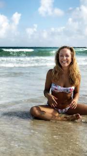 Kino MacGregor feet photo thumbnail