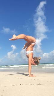 Kino MacGregor feet photo thumbnail