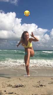 Kino MacGregor feet photo thumbnail