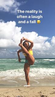 Kino MacGregor feet photo thumbnail