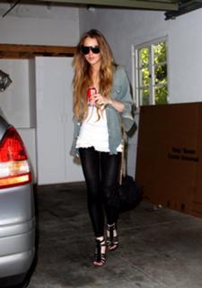 Lindsay Lohan feet photo thumbnail