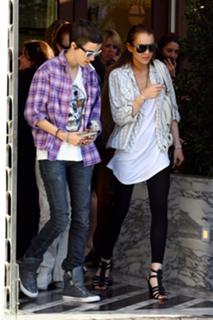 Lindsay Lohan feet photo thumbnail