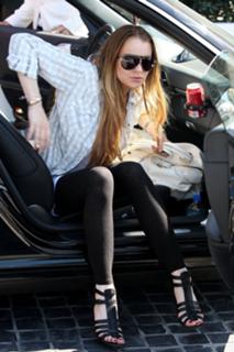 Lindsay Lohan feet photo thumbnail