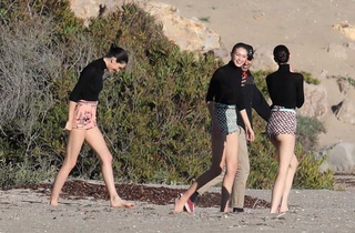 Kendall Jenner feet photo thumbnail