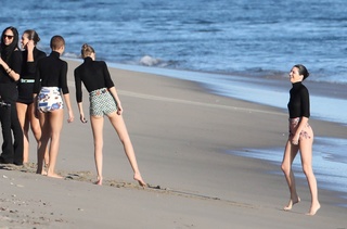 Kendall Jenner feet photo thumbnail