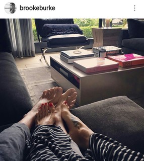 Brooke Burke feet photo thumbnail