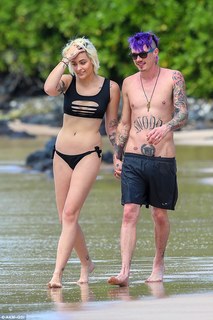 Paris Jackson feet photo thumbnail