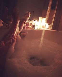 Lea Michele feet photo thumbnail