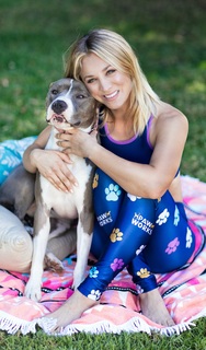 Kaley Cuoco feet photo thumbnail