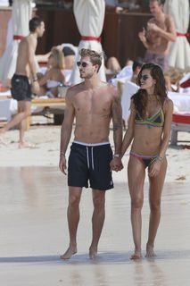 Izabel Goulart feet photo thumbnail