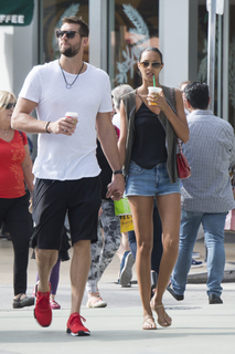 Lais Ribeiro feet photo thumbnail
