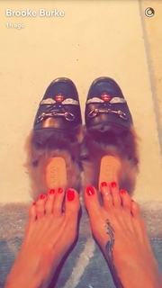 Brooke Burke feet photo thumbnail