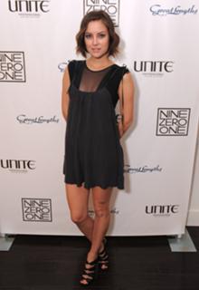 Jessica Stroup feet photo thumbnail