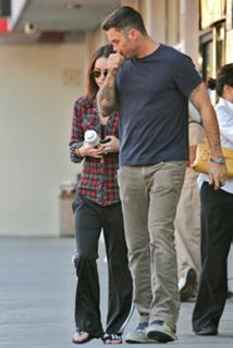 Megan Fox feet photo thumbnail