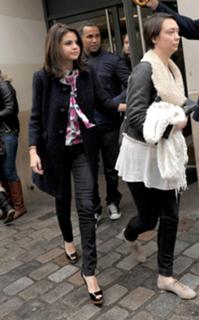 Selena Gomez feet photo thumbnail