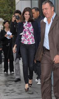 Selena Gomez feet photo thumbnail