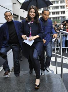 Selena Gomez feet photo thumbnail
