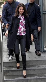 Selena Gomez feet photo thumbnail
