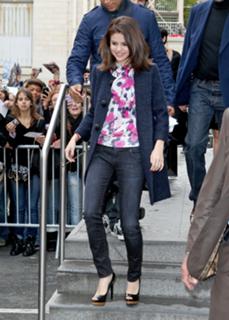 Selena Gomez feet photo thumbnail