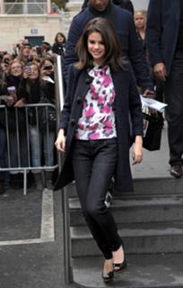 Selena Gomez feet photo thumbnail