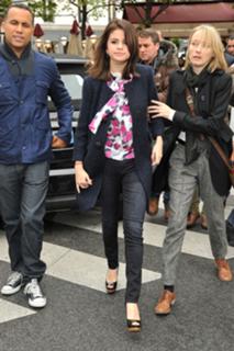 Selena Gomez feet photo thumbnail