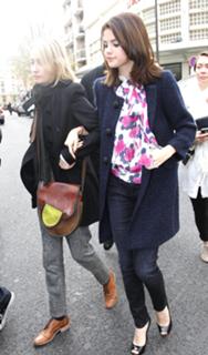 Selena Gomez feet photo thumbnail