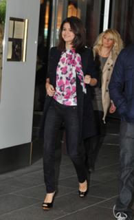 Selena Gomez feet photo thumbnail