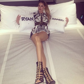 Doutzen Kroes feet photo thumbnail