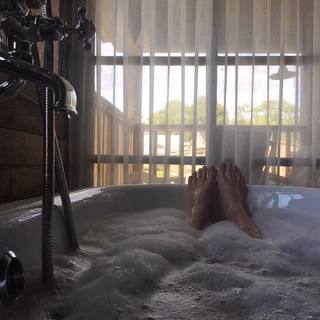 Liv Tyler feet photo thumbnail