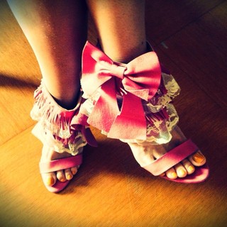 Simge Sagin feet photo 4