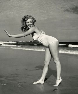 Marilyn Monroe feet photo thumbnail