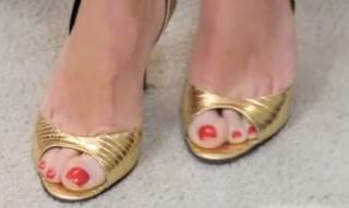 Kelly Ripa feet photo thumbnail