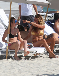 Kelly Bensimon feet photo thumbnail