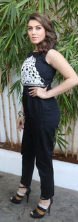 Hansika Motwani feet photo thumbnail