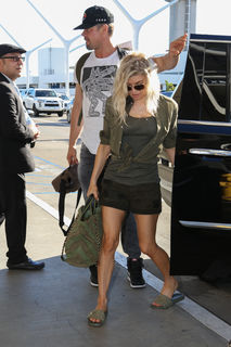 Fergie feet photo thumbnail