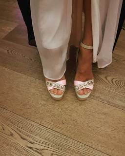 Nicole Neumann feet photo thumbnail