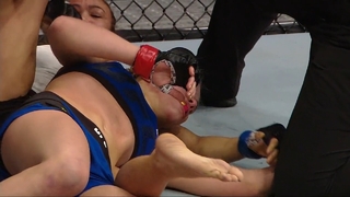 Michelle Waterson feet photo thumbnail