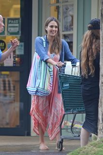 Jessica Alba feet photo thumbnail