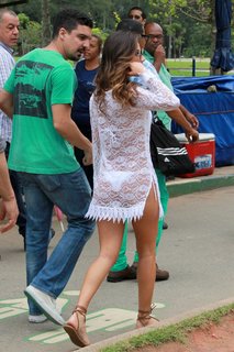 Paula Fernandes feet photo thumbnail