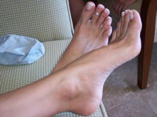 Brooke Burke feet photo thumbnail