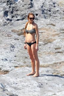 Lindsay Lohan feet photo thumbnail