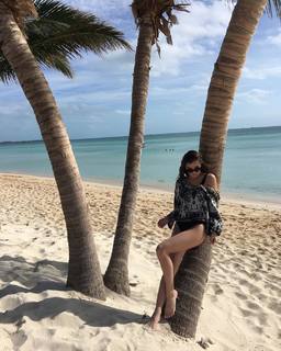 Hailee Steinfeld feet photo thumbnail