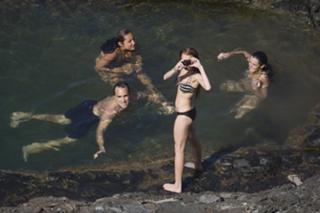 Lindsay Lohan feet photo thumbnail