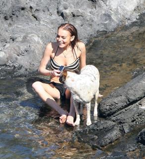 Lindsay Lohan feet photo thumbnail