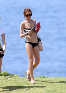 Lindsay Lohan feet photo thumbnail