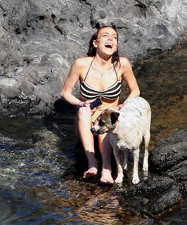 Lindsay Lohan feet photo thumbnail