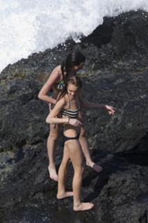 Lindsay Lohan feet photo thumbnail