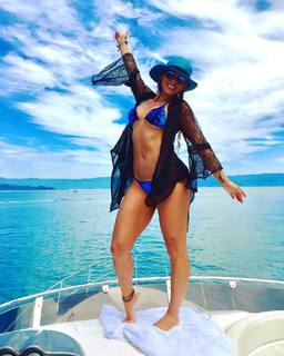 Lívia Andrade feet photo thumbnail