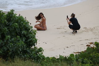 Izabel Goulart feet photo thumbnail
